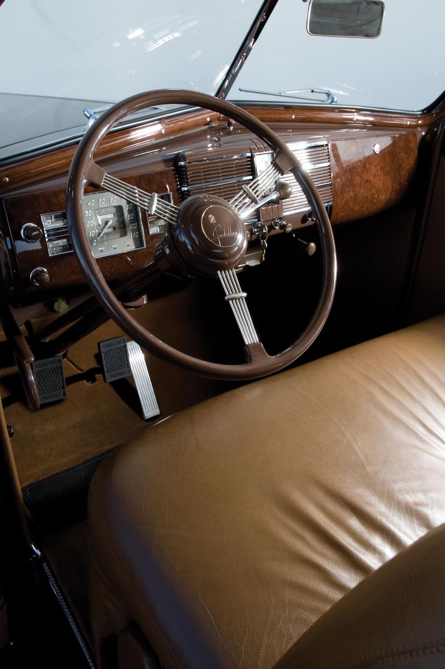  Cadillac Series 90 V16 Convertible Coupe 1938 года  (фото 8 из 15)